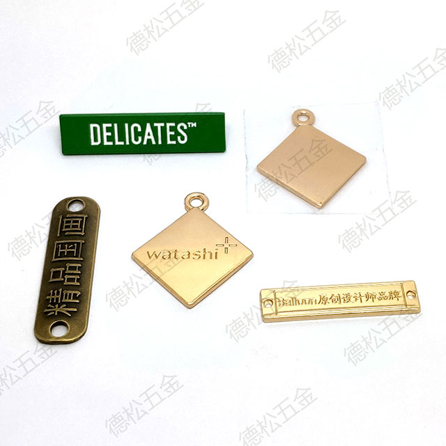 Unique Green Painting Hardware Accessories Metal Plate Zinc Alloy Shoes Custom Logo Label Tag